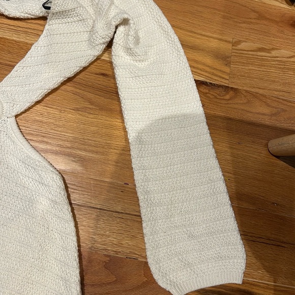 Forever 21 White Bodycon Dress with Plunge Neckline and Bishop Sleeves - Picture 4 of 8